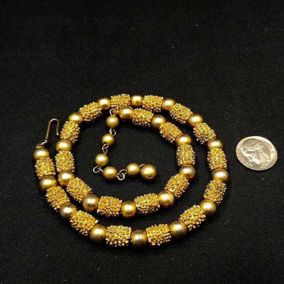 Trifari Brutalist Beaded Choker Necklace, Gold Plate, 1960s Vintage Jewelry - Picture 9 of 10